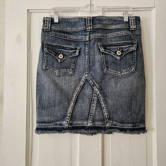 Younique Women’s Denim Mini Skirt 5-Pocket Design, Raw Hem Junior's Size 11 - Picture 3 of 8
